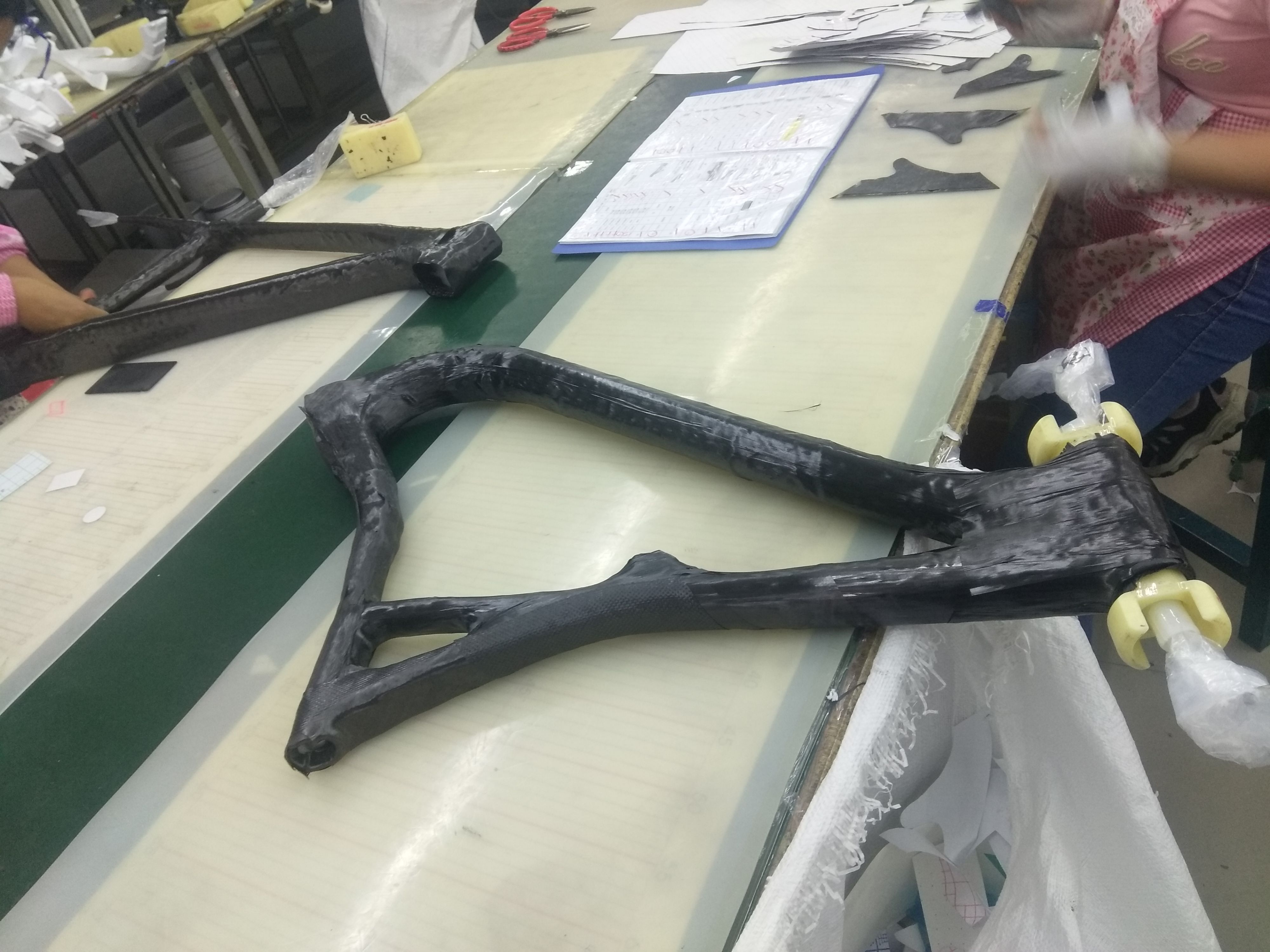 OEM ODM Full Carbon Fiber MTB E-BIKE Frame with  BH , BMC, GHOST,  LAPIERRE,  S-WORKS, SPECIALIZED, SIMPLON.